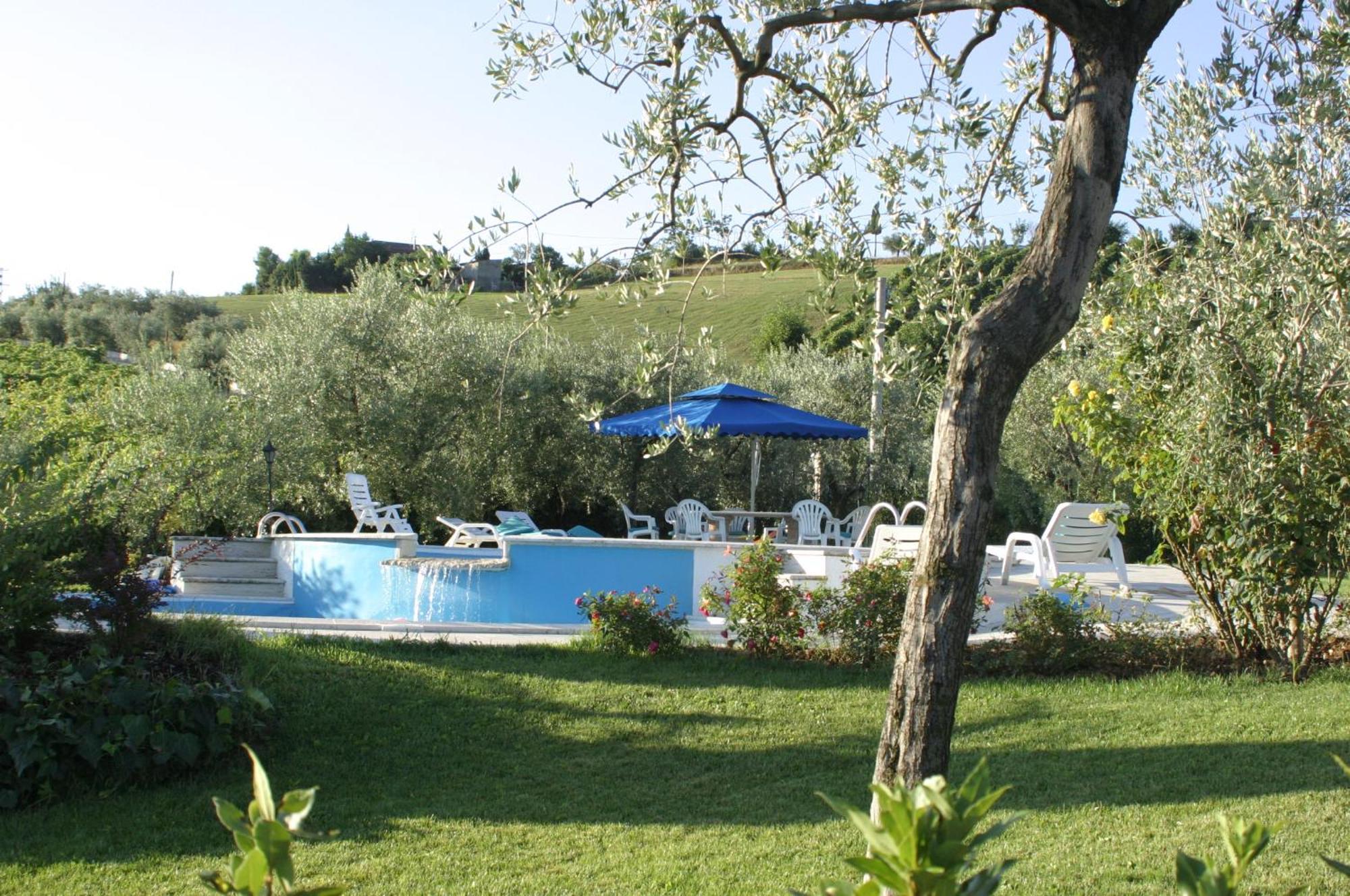 Agriturismo Il Crinale Castorano  ภายนอก รูปภาพ